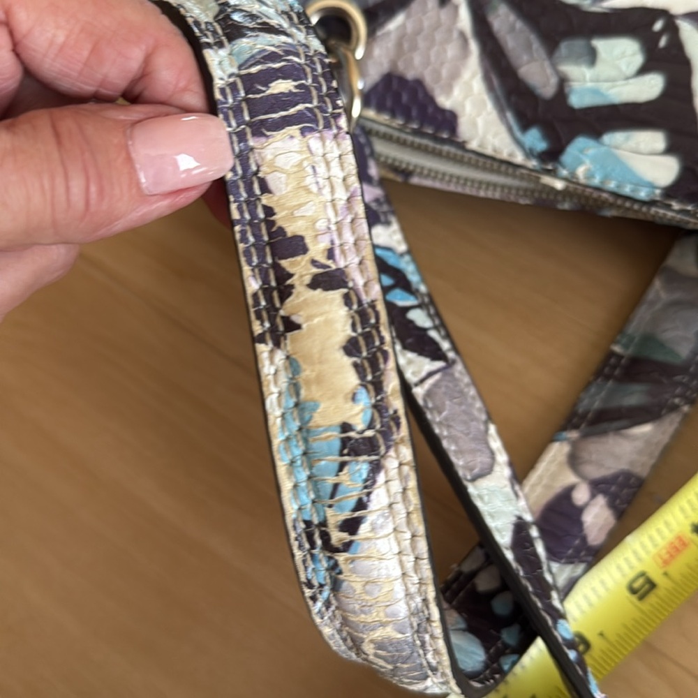 GUESS FLUTTER PASTEL COLOR BUTTERFLY LARGE PURSE BAG 2 COMPARTMENTS W/ POCKETS - Picture 13 of 16